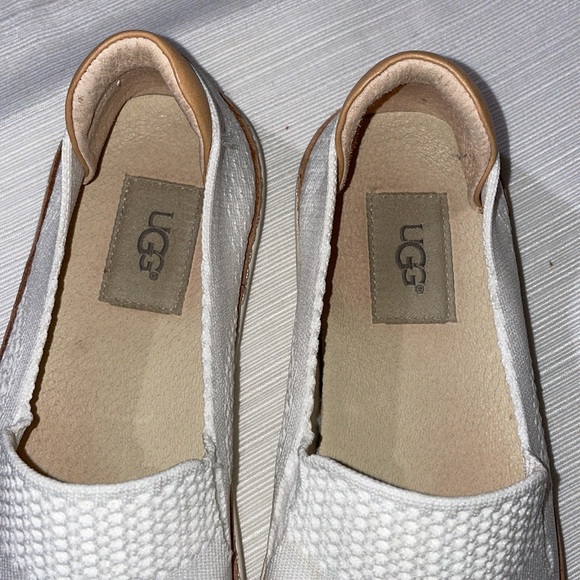 Ugg flats size 8 - Picture 4 of 6